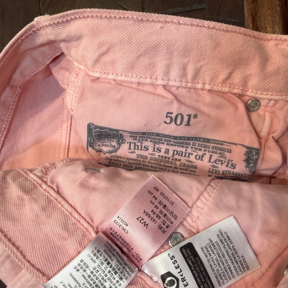 Womens Levi 501 high rise cut off shorts 27 - Picture 3 of 3